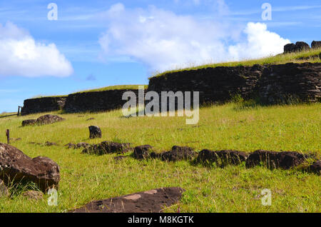 Orongo zeremoniellen Dorf in der Nähe der Caldera des Vulkans Rano Kao, Rapa Nui Stockfoto