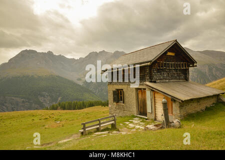 Kleine Hütte in den Schweizer Alpen Stockfoto