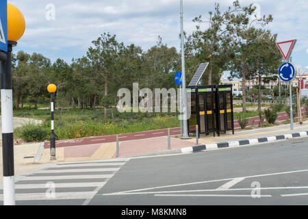 Kreuzung und Straße Möbel vor dem Grab der Könige, Paphos, Zypern, Mittelmeer Stockfoto