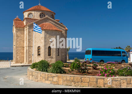 Agios Georgious Kirche in ihrer Begründung im Sonnenschein, Paphos, Zypern, Mittelmeer Stockfoto