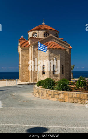 Agios Georgious Kirche in ihrer Begründung im Sonnenschein, Paphos, Zypern, Mittelmeer Stockfoto