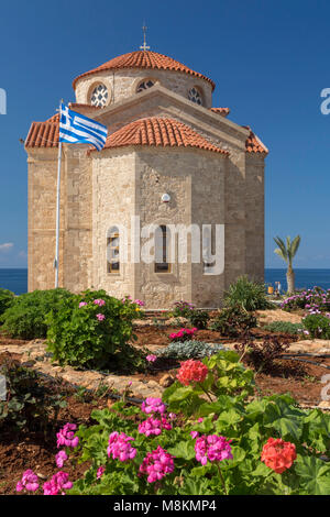 Agios Georgious Kirche in ihrer Begründung im Sonnenschein, Paphos, Zypern, Mittelmeer Stockfoto