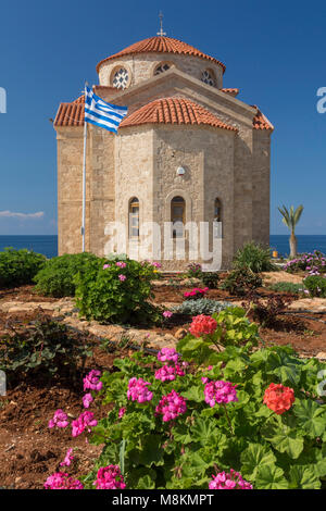 Agios Georgious Kirche in ihrer Begründung im Sonnenschein, Paphos, Zypern, Mittelmeer Stockfoto