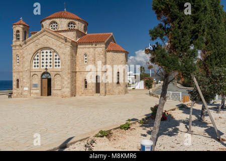 Agios Georgious Kirche in ihrer Begründung im Sonnenschein, Paphos, Zypern, Mittelmeer Stockfoto