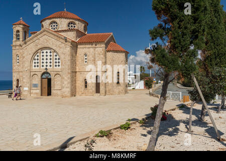 Agios Georgious Kirche in ihrer Begründung im Sonnenschein, Paphos, Zypern, Mittelmeer Stockfoto