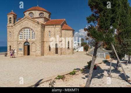 Agios Georgious Kirche in ihrer Begründung im Sonnenschein, Paphos, Zypern, Mittelmeer Stockfoto