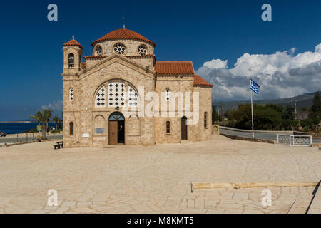 Agios Georgious Kirche in ihrer Begründung im Sonnenschein, Paphos, Zypern, Mittelmeer Stockfoto