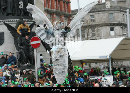 Bild vom Stadtzentrum von Dublin während der Saint Patrick's Day Parade als Teil der jährlichen Saint Patrick's Festival. Saint Patrick ist der Schutzpatron Stockfoto