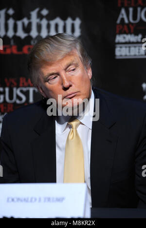 Donald J. Trumpf auf der Pressekonferenz offiziell Elend M-1 Global 'Trilogie' Emelianenko vs Barnett im Trump Tower Atrium in New York City bekannt. Juni 3, 2009. Credit: Dennis Van Tine/MediaPunch Stockfoto