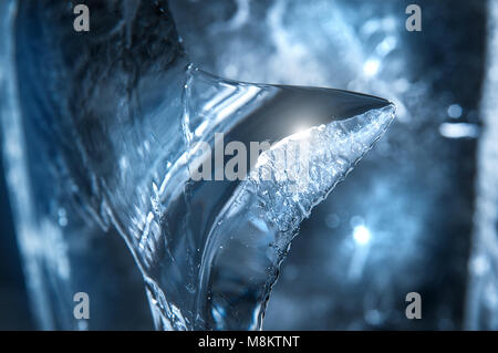 Scharfe Eiskristalle, die wie scharfe Messer Stockfoto