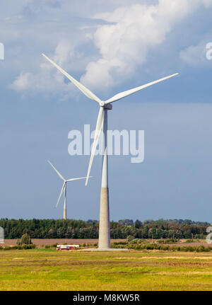 Wind Generatoren in einem Feld Stockfoto