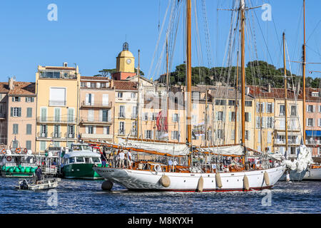 Voiles de St. Tropez 07.10. 2017. pm 15-17, Regatta Racers und Touristen nach Segeln, finale/Les Voiles de Saint-Tropez 29.09.2017-08.10.2017. Stockfoto