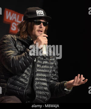 Mannheim, Deutschland. 18 Mär, 2018. Schauspieler Norman Reedus (The Walking Dead), Panel, bei Walker Stalker Deutschland Übereinkommen. (Foto von Markus Wissmann) Credit: Markus Wissmann/Alamy leben Nachrichten Stockfoto