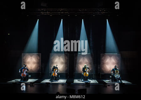 Kopenhagen, Dänemark. 18 Mär, 2018. Der finnischen cello Metal Band Apocalyptica führt ein Live Konzert am DR Koncerthuset in Kopenhagen. Hier werden die vier Cellisten und Musiker (L-R) Antero Manninen, Perttu Kivilaakso, eicca Toppinen, Paavo Lötjönen werden gesehen, live auf der Bühne. (Foto: Gonzales Foto - Thomas Rasmussen). Credit: Gonzales Foto/Alamy leben Nachrichten Stockfoto