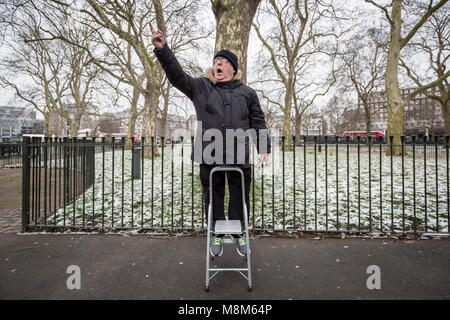 London, Großbritannien. 18. März, 2018. Predigt und Debatten an Speakers' Corner, der öffentliche Raum nord-östlichen Ecke des Hyde Park. Credit: Guy Corbishley/Alamy leben Nachrichten Stockfoto