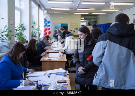 Moskau, Russland - 18. MÄRZ 2018: Wahlen Revier für die Wahl des Präsidenten der Russischen Föderation für das Jahr 2018 Credit: Andrey Yanevich/Alamy leben Nachrichten Stockfoto