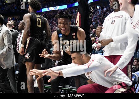 Nashville, Tennessee, USA. 18 Mär, 2018. Florida State Seminoles reagieren an der Seitenlinie während des Spiels gegen die Xavier Musketiere bei Bridgestone Arena am 18. März in Nashville, Tennessee, 2018. Credit: FGS Sport/Alamy leben Nachrichten Stockfoto