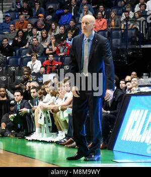 Nashville, Tennessee, USA. 18 Mär, 2018. Xavier Musketiere Head Coach Chris Mack an der Seitenlinie gegen die Florida State Seminoles bei Bridgestone Arena am 18. März 2018 in Nashville, Tennessee. Credit: FGS Sport/Alamy leben Nachrichten Stockfoto