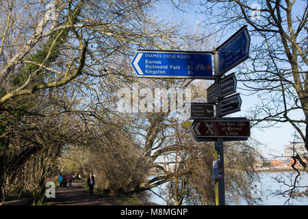 Thames Path in Barnes Bereich Stockfoto