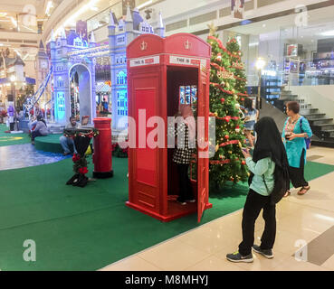 Britische Orte im Inneren der Avenue K Shopping Mall zu Weihnachten, Jalan Ampang in der Nähe des KLCC, Kuala Lumpur, Malaysia Stockfoto