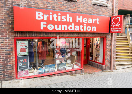 Die British Heart Foundation ist eine gemeinnützige Organisation, die hilft, Forschungsfonds in Herzkrankheit. Sie haben eine Reihe von Läden von Wohltätigkeitsorganisationen Verkauf von Waren aus zweiter Hand. Stockfoto