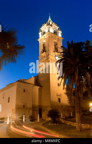 Kirche der Asuncion und Angeles bei Dämmerung - 13. Jahrhundert (im 17. Jahrhundert restauriert). Cabra. Provinz Córdoba. Region Andalusien. Spanien. Europa Stockfoto