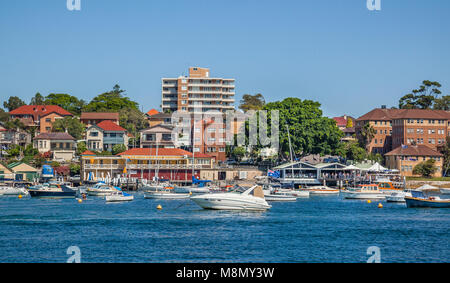 Australien, New South Wales, Sydney, Northern Beaches Region, Ansicht von Manly Cove mit Esplanade und Manly Yacht Club und Manly Sailing Club Stockfoto