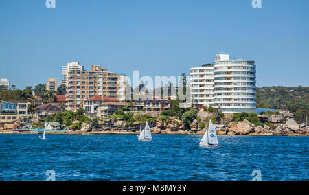 Kilburn Türmen, einem markanten Paar runden Wohntürme in Smedleys Punkt, Manly am südlichen Ende von Manly Cove im Norden Sydneys Hafen, Neue Stockfoto