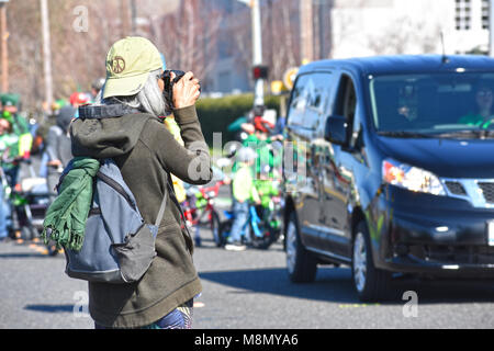 Senior Woman Bilder an der Bellingham, Washington St. Patrick's Day Parade am 17. März 2018. Stockfoto