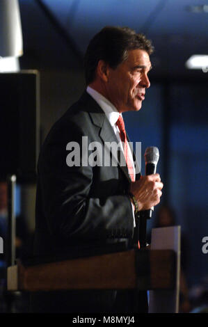 Der republikanische Präsidentschaftskandidat, Texas reg. Rick Perry spricht zum Principal Financial Group Mitarbeiter am 3. Januar 2012 in Des Moines, Iowa Credit: Dennis Van Tine/MediaPunch Stockfoto