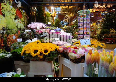 Dec 20, 2017 - Blumen und Samen zum Verkauf an der Bloemenmarkt, Blumenmarkt, Amsterdam, Holland Stockfoto