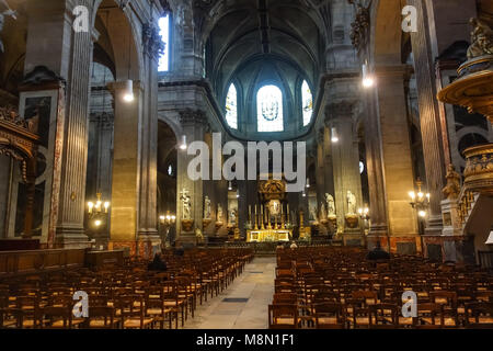 Jan 2, 2018 - Innenraum der Kirche von Saint-Sulpice, Paris, Frankreich Stockfoto