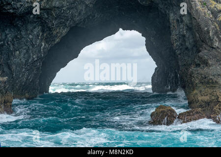 Loch im Felsen, Piercy, Insel, Bucht der Inseln, North Island, Neuseeland Stockfoto