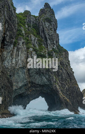 Loch im Felsen, Piercy, Insel, Bucht der Inseln, North Island, Neuseeland Stockfoto