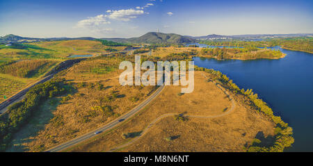 Luftaufnahme von Molonglo River und der malerischen Landschaft in der Nähe von Canberra, Australien Stockfoto