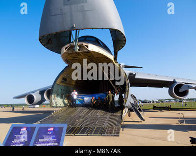 Lockheed C-5 Galaxy Nase für das Be- und Entladen. Die Military Transport, Intercontinental cargo strategische Flugzeuge. ZHUKOWSKY - 16. AUGUST Stockfoto