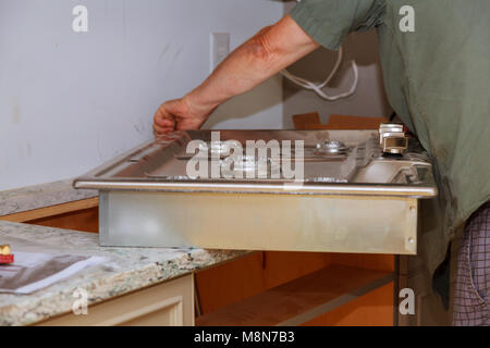 Neue Gasherd Nahaufnahme Gasherd Installation Gas Appliance Reparatur in neues Haus Stockfoto