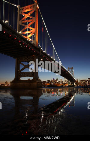 Ben Franklin Brücke begrüßt Besucher Philadelphia von Camden, NJ und der Welt. Stockfoto