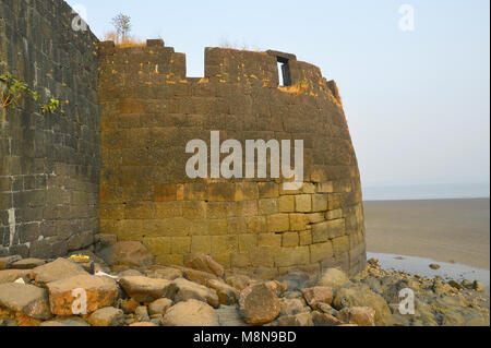 Bastion von Fort Kolaba in der Nähe Alibaug Strand, Maharashtra, Indien Stockfoto