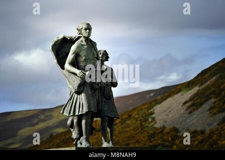 Highland Clearances Memorial, die Familie von Glen home vertrieben. Bei Helmsdale, Sutherland, Schottland gelegen. 2004 vom Bildhauer Gerald Laing erstellt Stockfoto