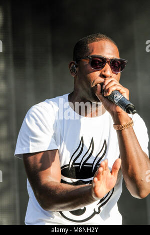 Tinie dieses Gesang an V Festival in Staffordshire, Großbritannien Stockfoto