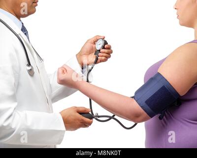 Die ärztliche Kontrolle Frau Blutdruck. Stockfoto