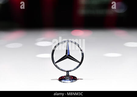 NONTHABURI - November 29: Logo von Mercedes-Benz auf dem Display bei Thailand International Motor Expo 2017 am 29. November 2017 in Nonthaburi, Thailand. Stockfoto