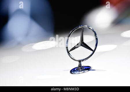 NONTHABURI - November 29: Logo von Mercedes-Benz auf dem Display bei Thailand International Motor Expo 2017 am 29. November 2017 in Nonthaburi, Thailand. Stockfoto