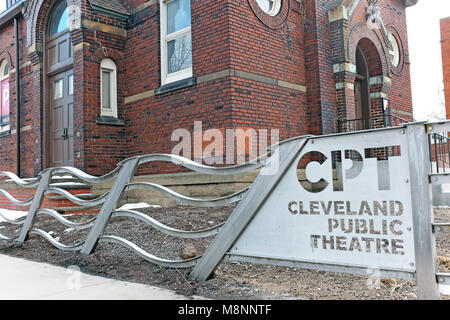 Diese repurporsed Rumänisch-orthodoxen Kirche in der Einmal-verdorben Gordon Square Gegend von Cleveland, Ohio, ist jetzt eine Darstellende Kunst Theater. Stockfoto