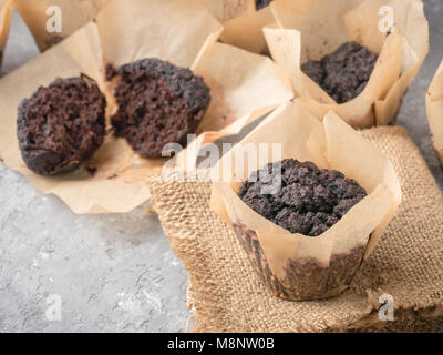 Chocolate Muffins mit Rote-bete-close-up Stockfoto