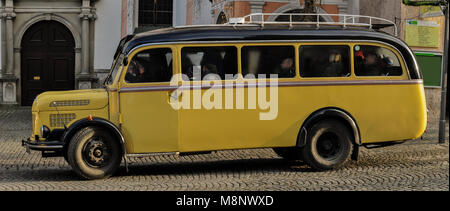 Alter Postautobus in Steyr Stockfoto