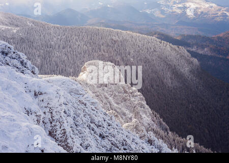 Winterlandschaft in Berg Ceahlau, Rumänien Stockfoto