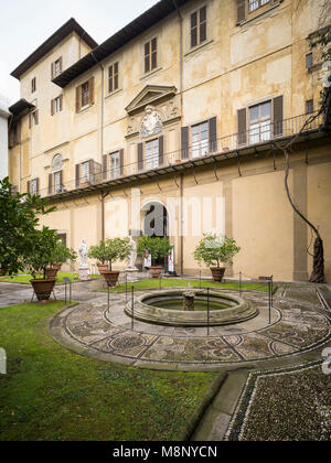 Florenz. Italien. Hinteren Garten des Palazzo Medici Riccardi, entworfen von Michelozzo di Bartolomeo, 1444-1484. Stockfoto