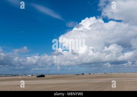 Autos sind erlaubt, die die Uferpromenade am Rindby Strand auf fanoe Insel, Nordsee, Jütland, Dänemark, Skandinavien zu fahren Stockfoto